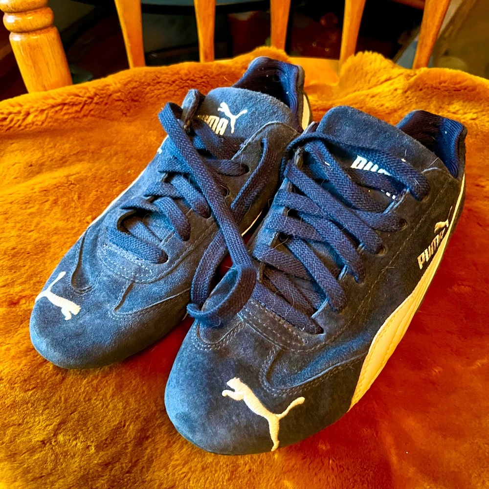 SALE🍒 Puma Navy Blue Suede Sneakers Sz 7 or 39